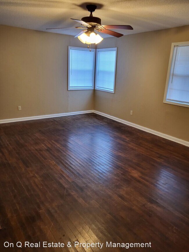 Building Photo - 3 br, 1 bath House - 104 E. Lawson Road