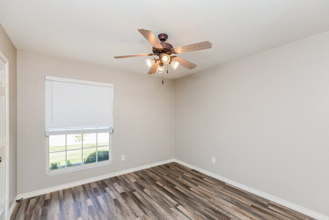 Building Photo - 7116 Cattle Dr