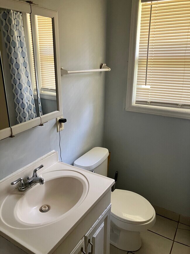 Bathroom with tub and shower - 1331 S Summerlin Ave