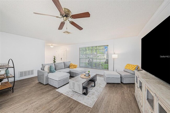 Building Photo - 13013 Sawmill Way