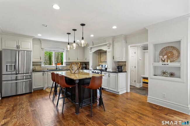 Building Photo - 1939 Bronson Rd