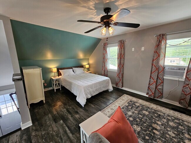 Building Photo - 292 Bridge Street Ext