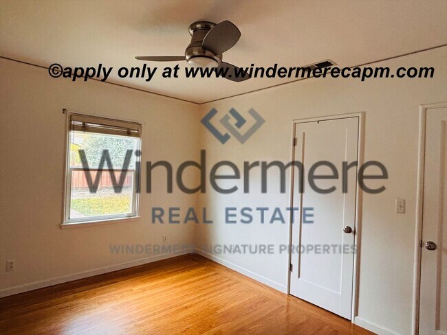 Building Photo - Charming Upper Land Park Home with Vintage...