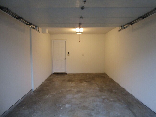 Building Photo - 3550-3552 Prescott Dr.