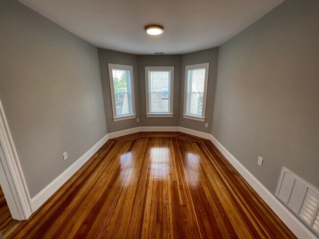 Building Photo - Porter Square Closest train = Porter Squar...