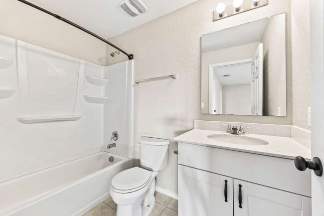 Building Photo - "Spacious 4-Bedroom Retreat with 3 Full Baths in San Antonio – Your Perfect 2029 Sq Ft Sanctuary!"
