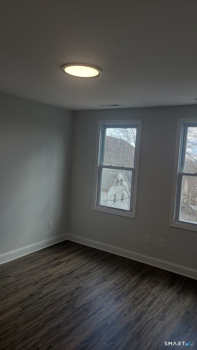 Building Photo - 43 W Prospect St