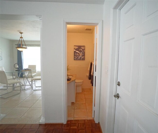Building Photo - 705 Spanish Main Dr