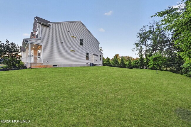 Building Photo - 319 Tulip Ct