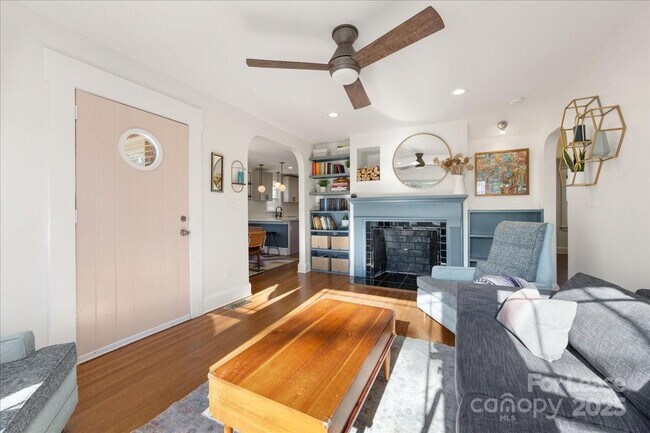 Building Photo - 5712 Oak Dr