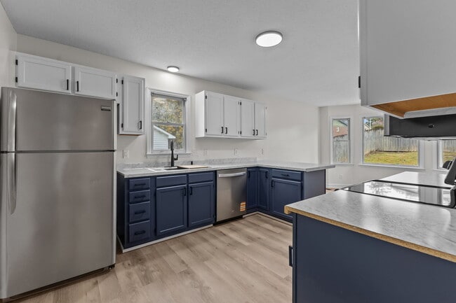 Building Photo - 1821 Swann St