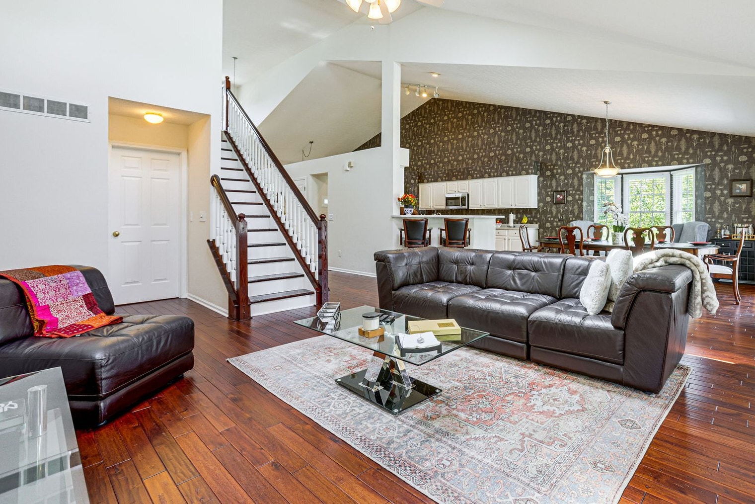 Building Photo - 5816 Lakeview Dr