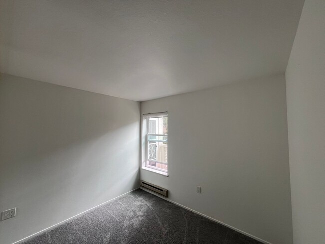 Building Photo - Epic REA - Fabulous 2BRs+1BA Condo with a ...