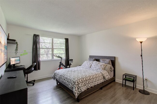 Building Photo - 4610 NW 79th Ave