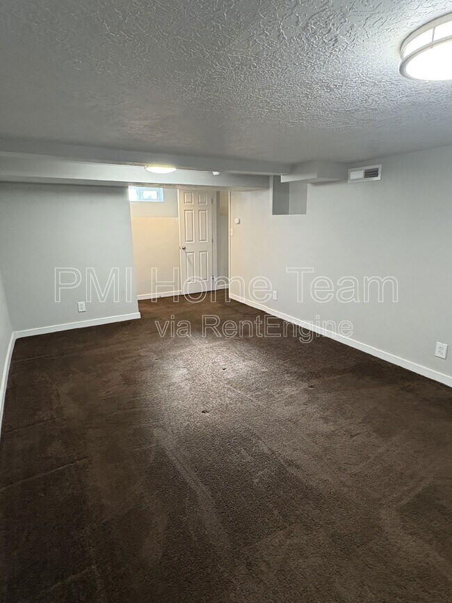 Building Photo - 526 6th St