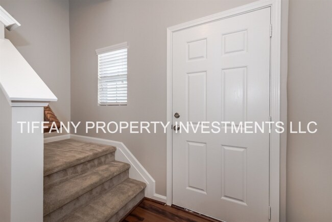 Building Photo - 8219 Romana Red Ln