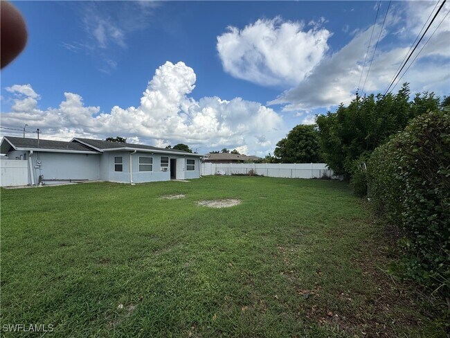 Building Photo - 2328 Country Club Blvd