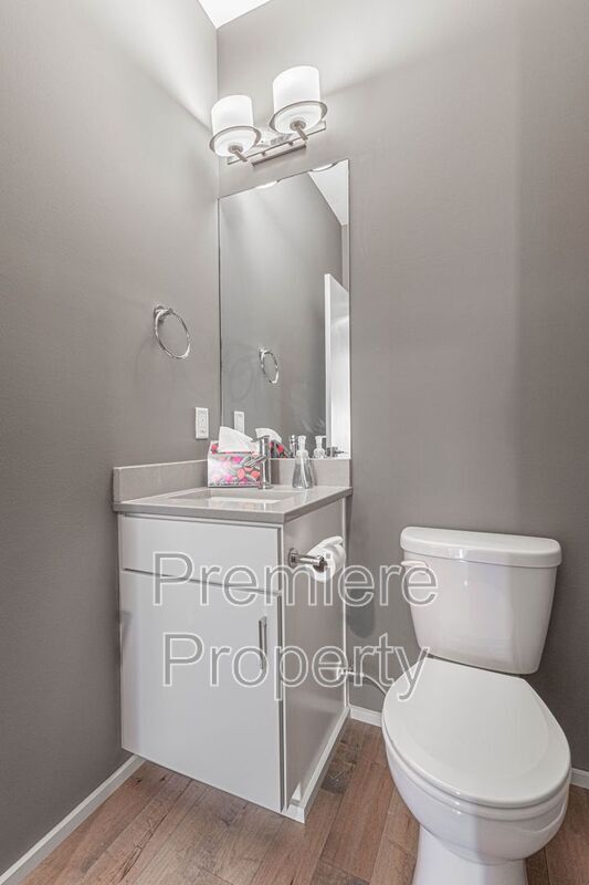 Building Photo - 2729 Charlotte St