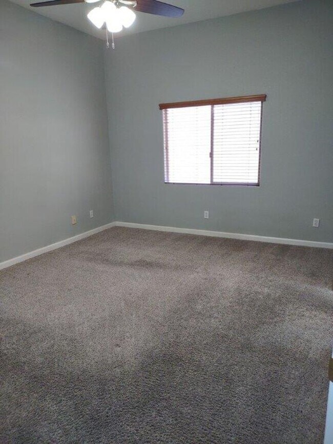 Building Photo - PEORIA ESTATES