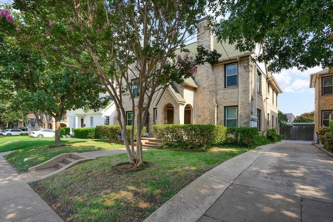Building Photo - 5926.5 La Vista Dr