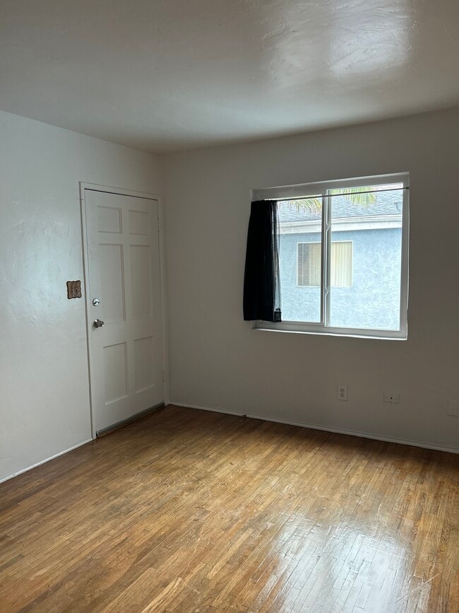 Building Photo - 4010-4016 Illinois