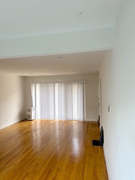 Building Photo - 14333 Albers St