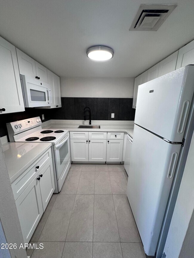 Building Photo - 2690 N 43rd Ave