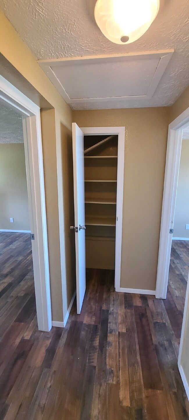 Building Photo - 2 Bed / 1.5 Bath Townhome with Garage, Located near Downtown Elizabeth!