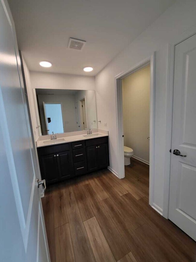 Building Photo - 588 Wolverine Dr