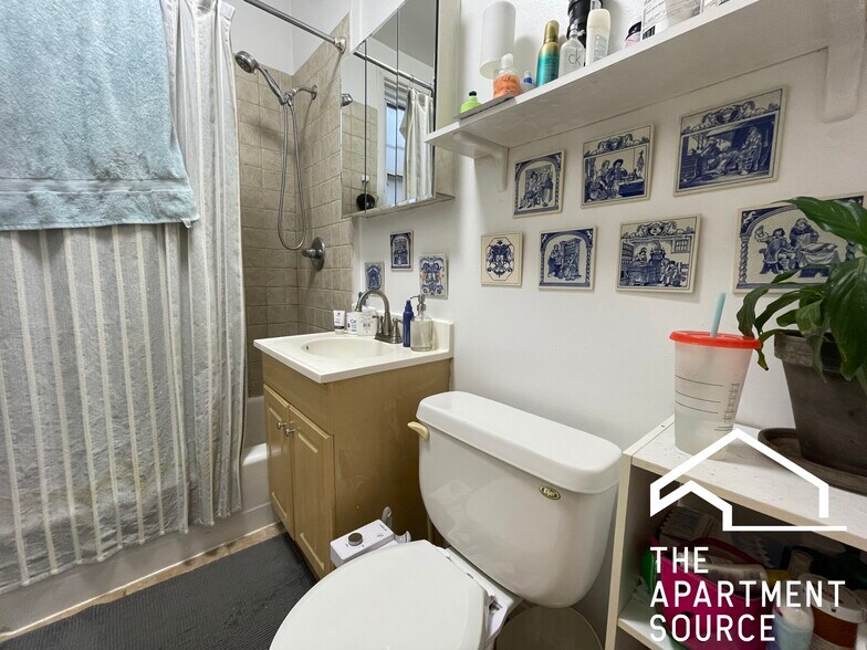 Building Photo - 3052 W George St