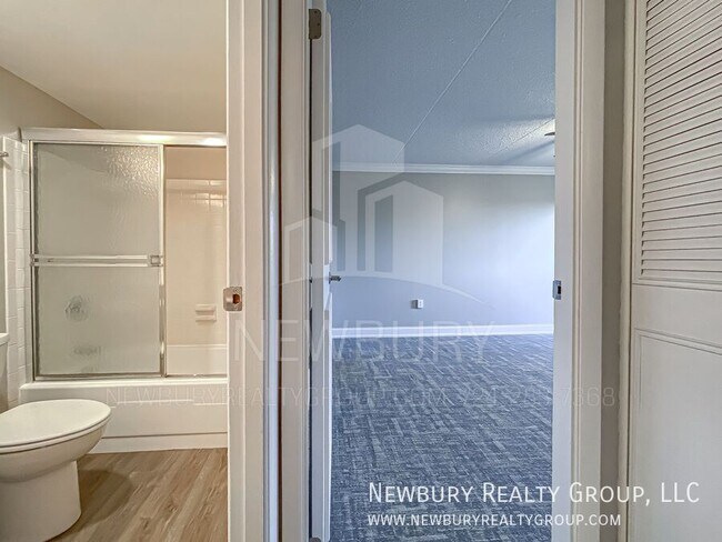 Building Photo - 530 N Main St