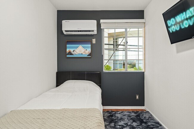 Building Photo - 10777 Ashton Ave