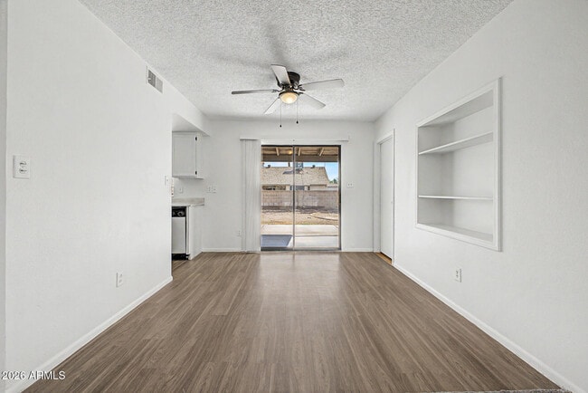 Building Photo - 10719 W Vista Ave