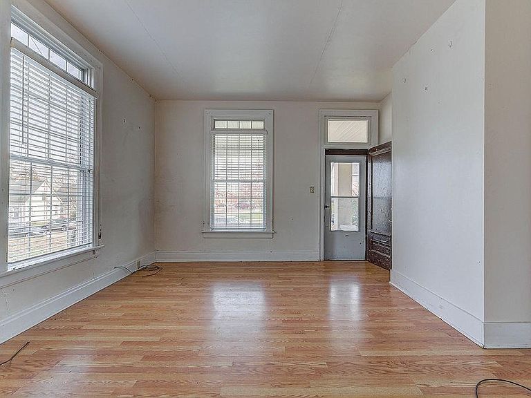 Building Photo - 210 N Beech St
