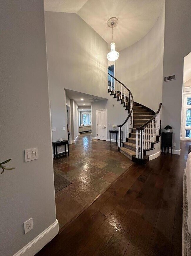 Building Photo - 4824 Longcove Dr