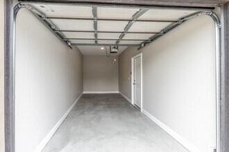 Building Photo - Newly built in Jacksonville