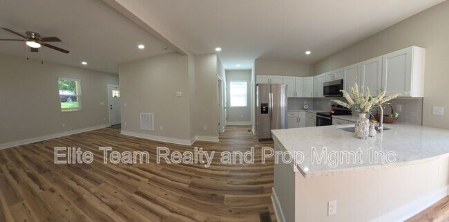 Building Photo - 2728 Crawford Ave