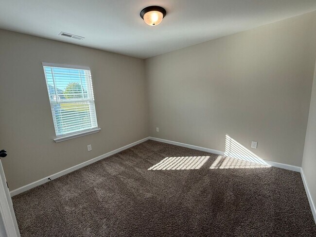 Building Photo - Beautiful 3 bedroom, 2 bath house