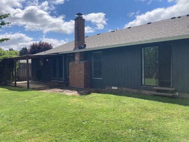Building Photo - Single Level Ranch Home in Newberg