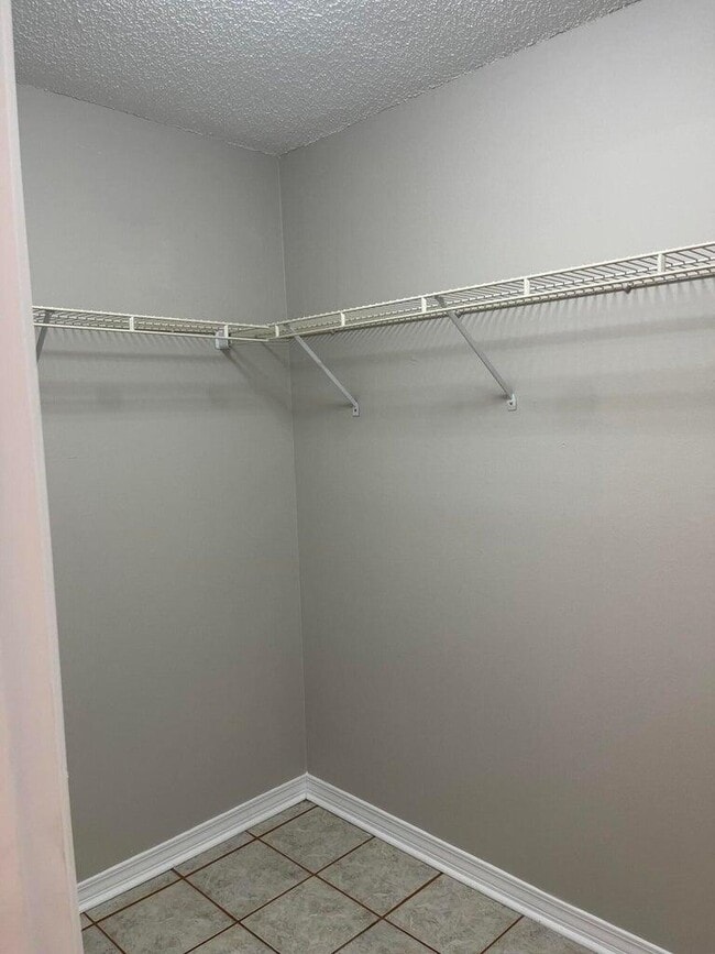 Building Photo - 1888 Bayou Dr