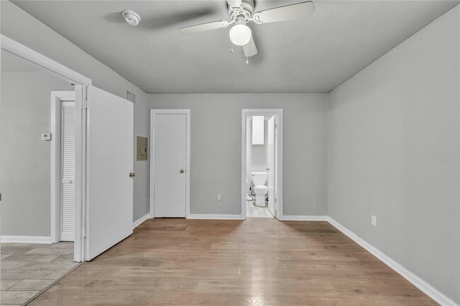 Building Photo - 901 Parmer Ave