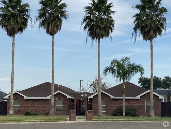Building Photo - 910 English Ave