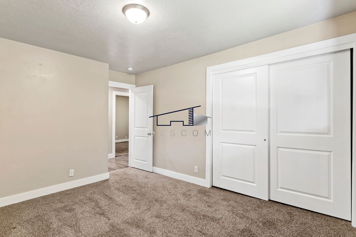 Building Photo - 1334 Henderson Dr
