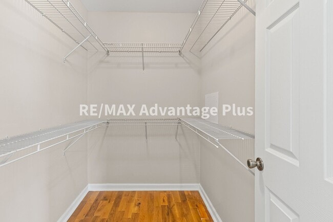 Building Photo - Picturesque 3-Bedroom Home with Cathedral ...