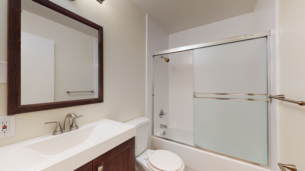 Building Photo - 590 Ralston Ave