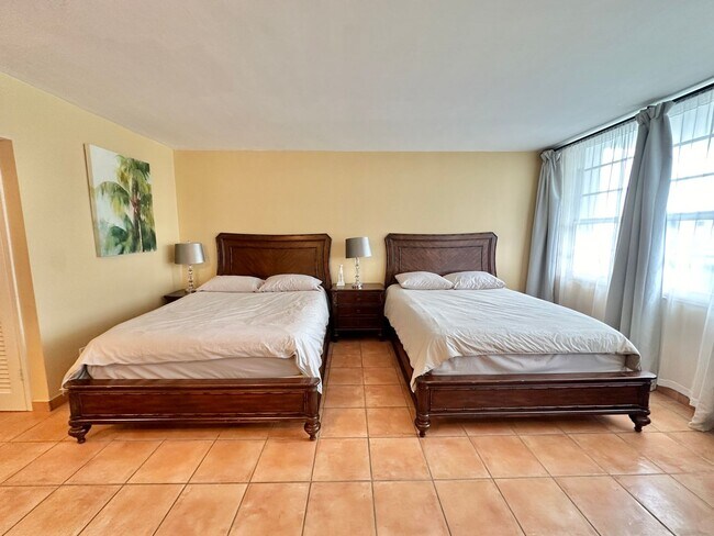 Building Photo - Furnished Studio for Rent in the iconic oceanfront Decoplage Condominium: where the ocean meets L...