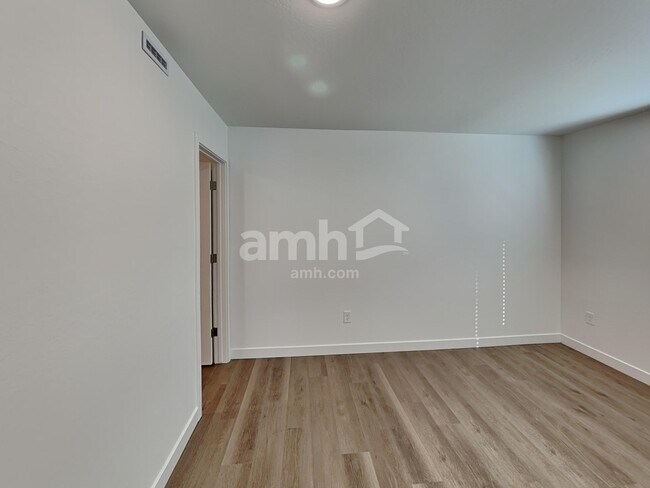 Building Photo - 9748 W Parkway Dr