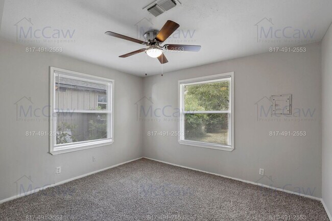 Building Photo - 816 Sandell Dr