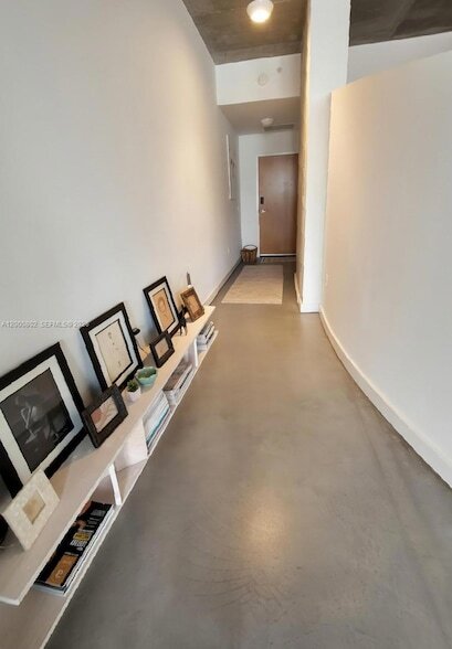 Building Photo - 300 S Australian Ave