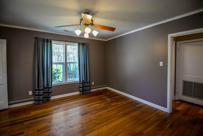 Building Photo - 3590 Shirlwood Ave